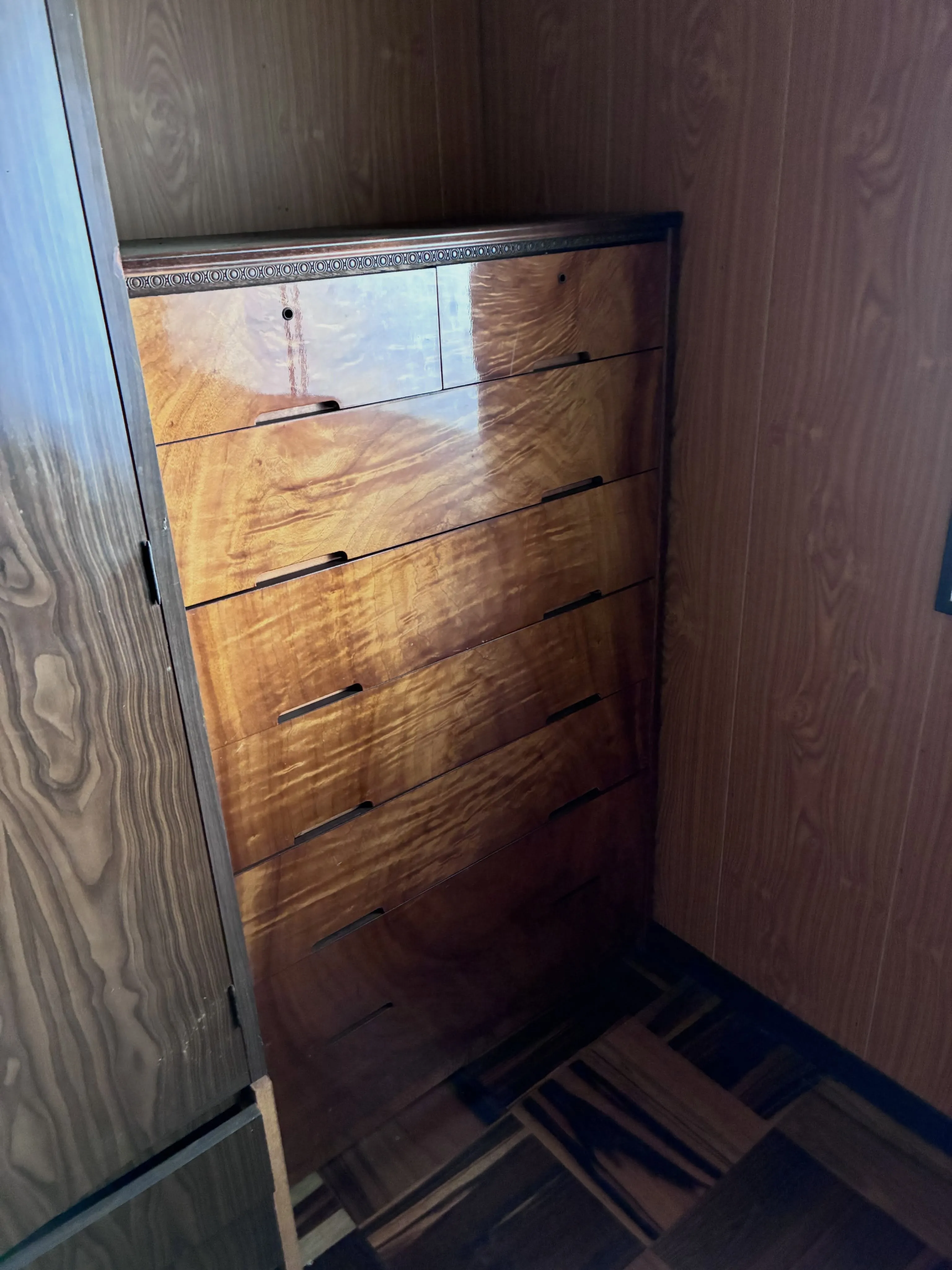 「まだ使える家具、捨てていませんか?」